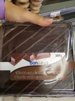 Tarta con crema de cacao