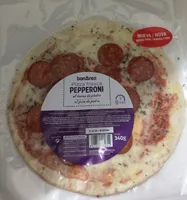 Pizza fresca pepperoni al horno de piedra