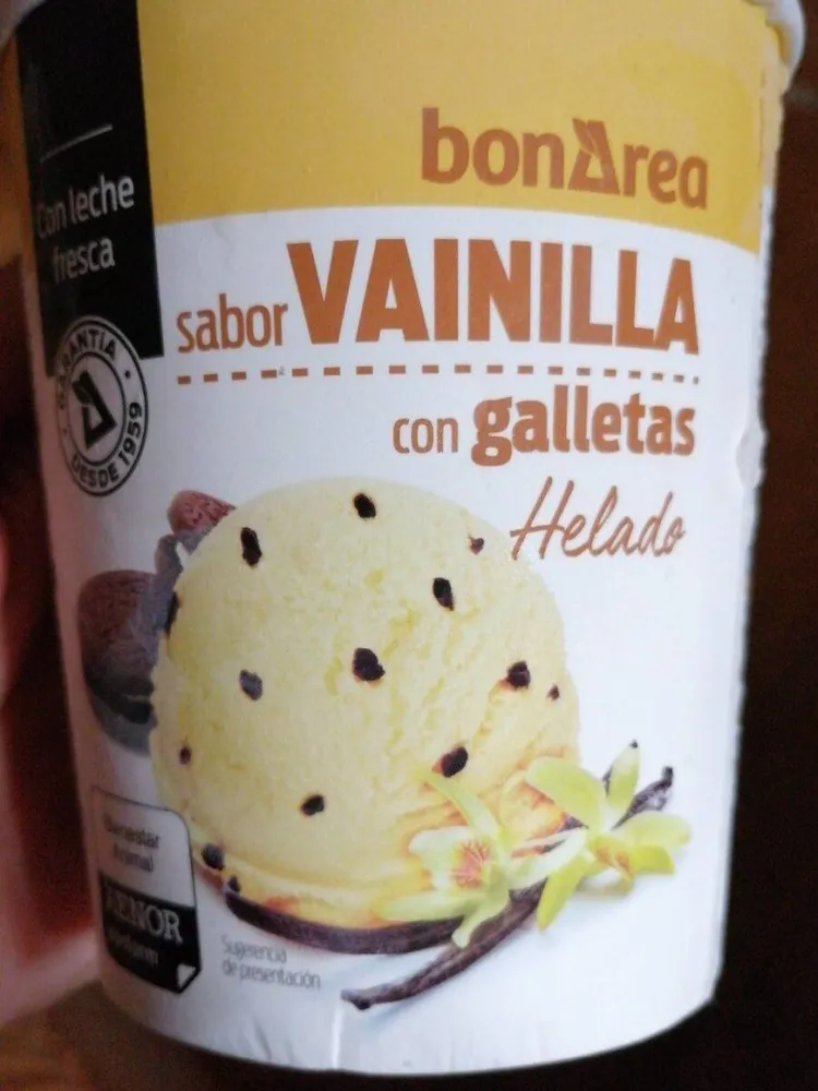 Helado sabor vainilla con galletas