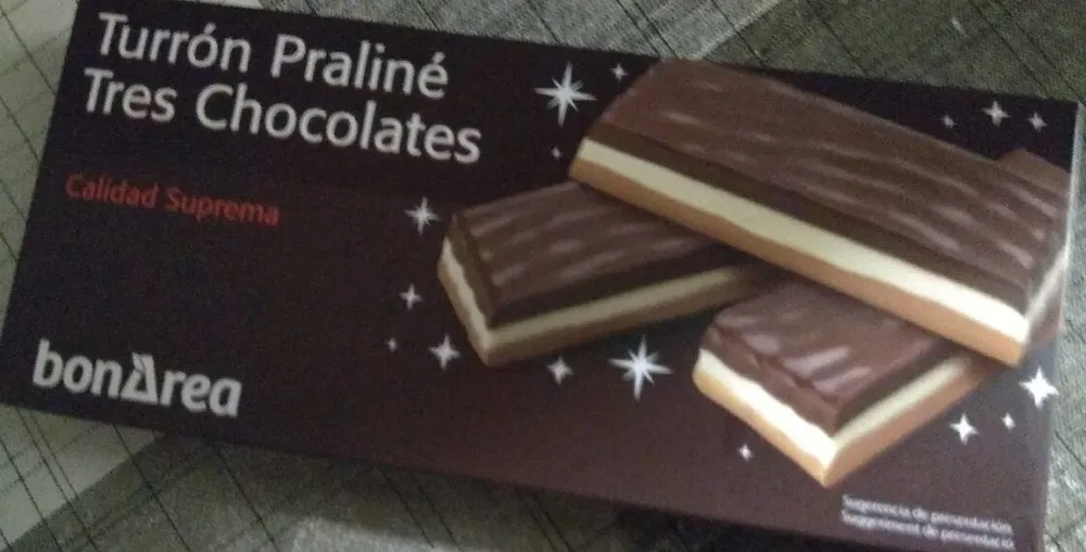 Turrón praliné tres chocolates