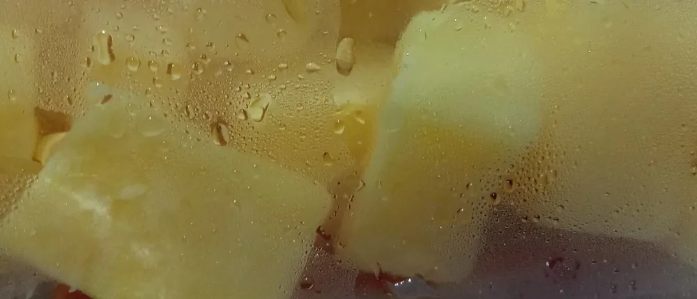 Patatas bravas con allioli y salsa brava