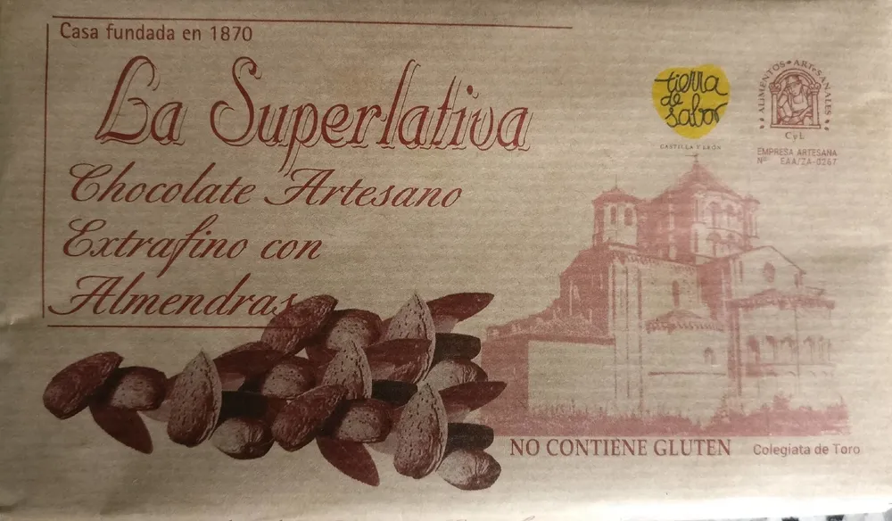 Chocolate artesano extrafino con almendras.