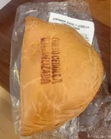 Empanada queso con cebolla caramelizada