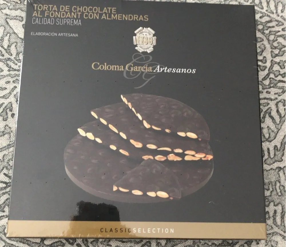 Torta de chocolate al fondant con almendras