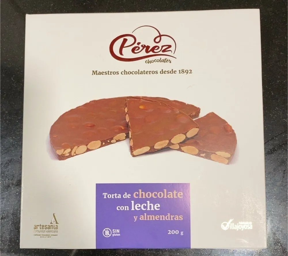 Torta de chocolate con leche y almendras