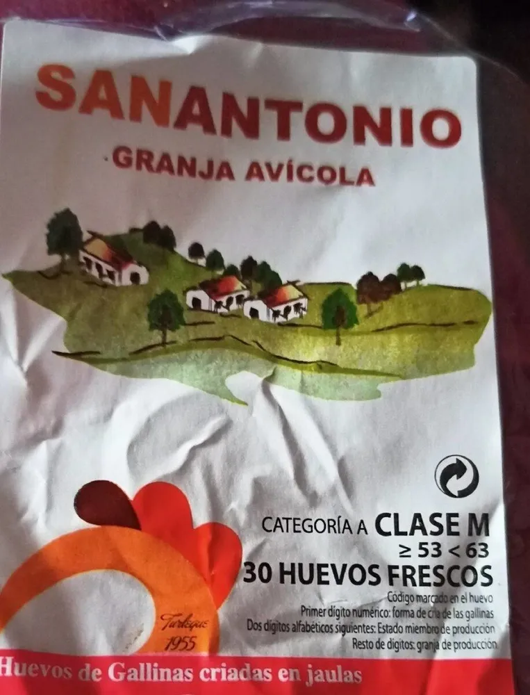 Huevos de gallinas criadas en jaulas acondicionadas clase M