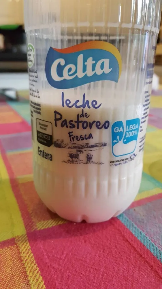 Leche de pastoreo fresca entera