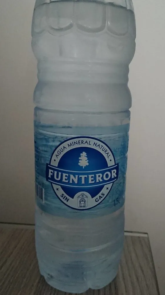 Agua mineral natural