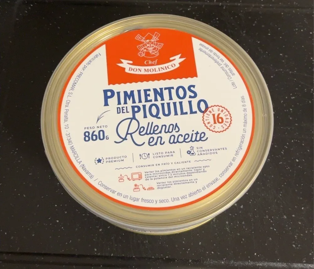 Pimientos del piquillo rellenos en aceite