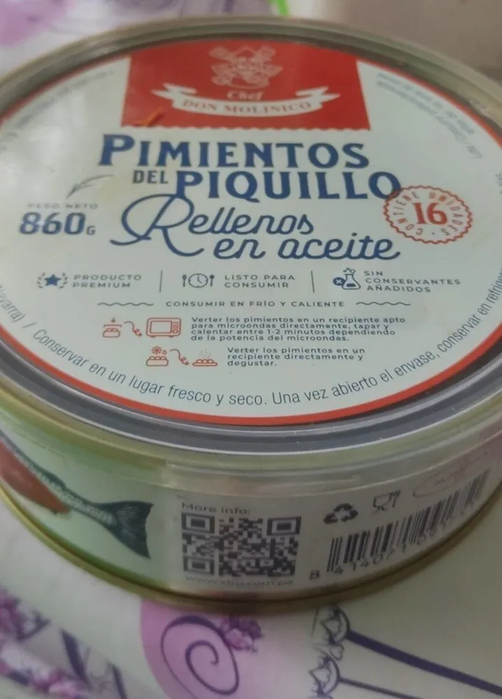 Pimientos del piquillo rellenos en aceite