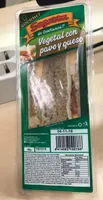 Sandwich vegetal con pavo y queso