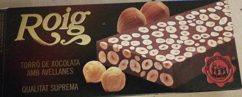 Roig torró de xocolata amb avellanes