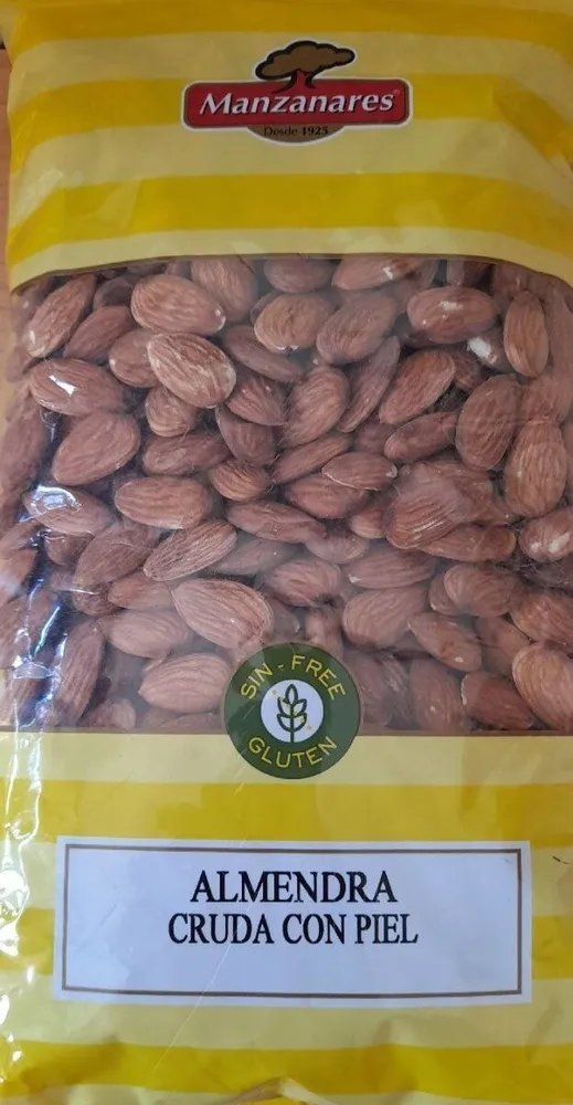 Almendra cruda con piel