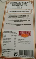 Croissant curvo gigante con mantequilla