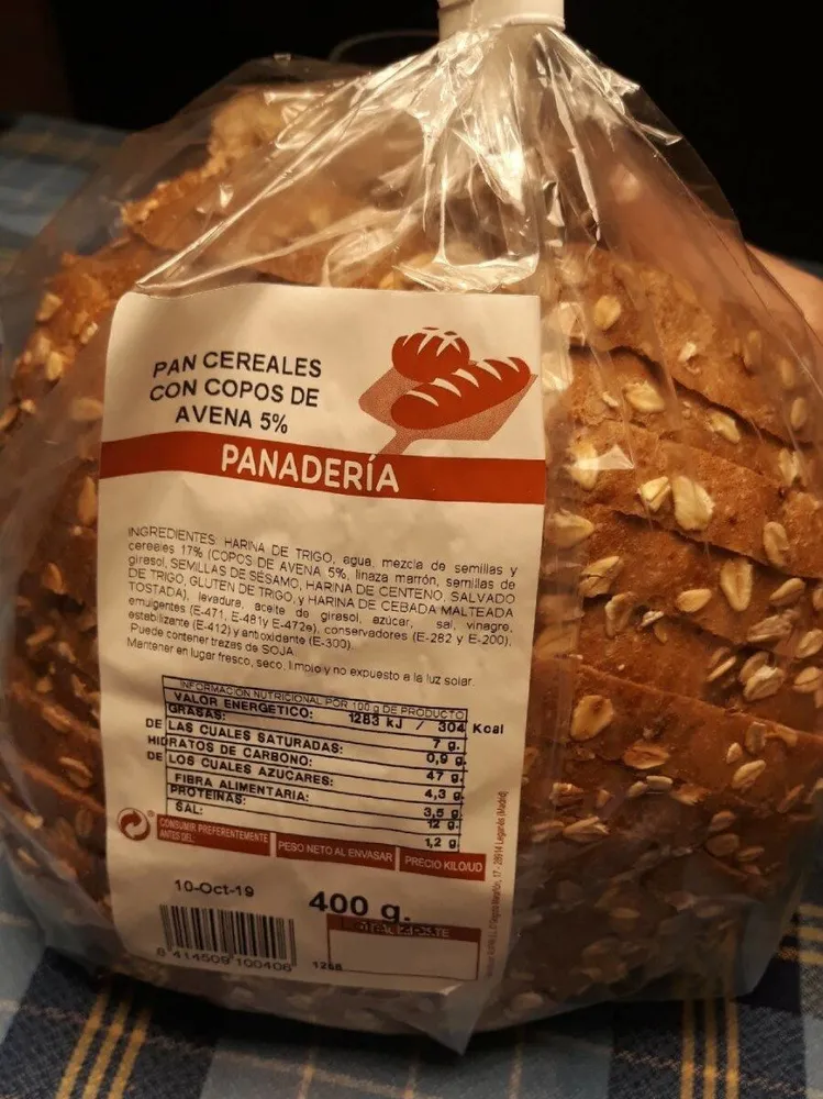 Pan de cereales con copos de avena