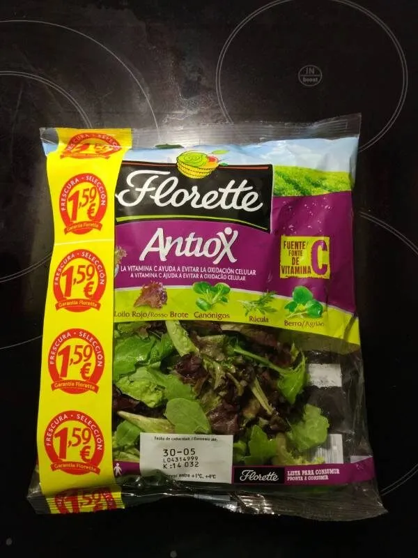 Ensalada antiox con lollo rojo, canónigo, rúcula y berro