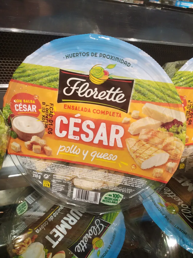 Ensalada completa césar pollo y queso