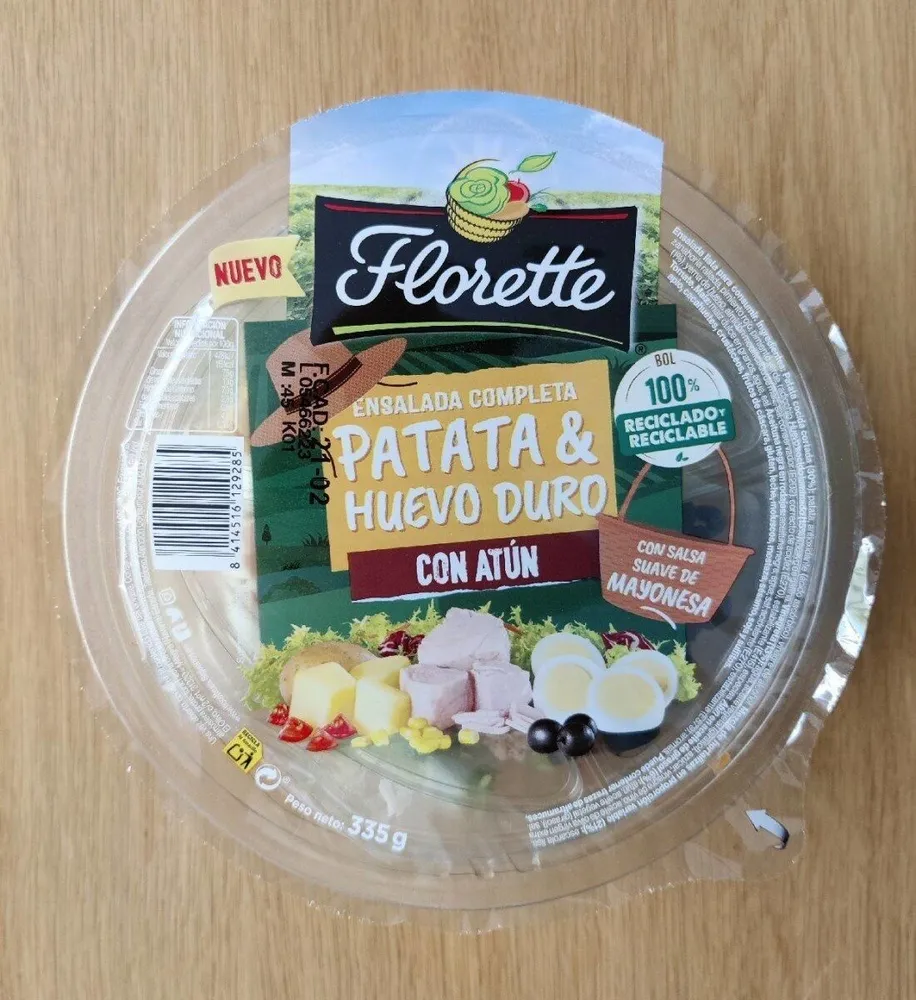 Ensalada completa de patata y huevo duro con atún