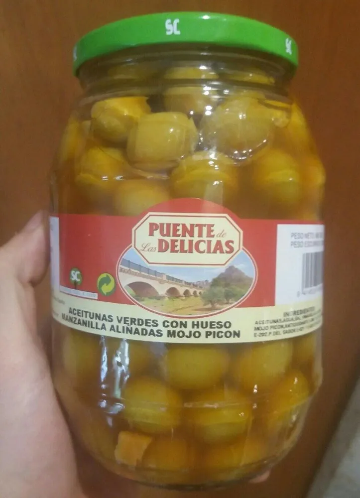 Aceitunas verdes con hueso y mojo picón