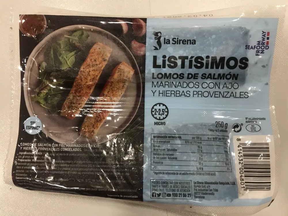 Lomos de salmón marinados con ajo y hierbas provenzales