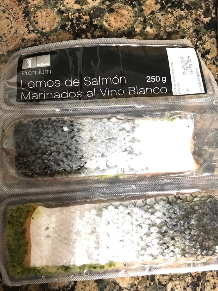 Lomos de salmón marinados al vino blanco