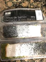 Lomos de salmón marinados al vino blanco