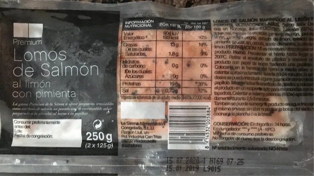 Lomos de salmón al limón con pimienta