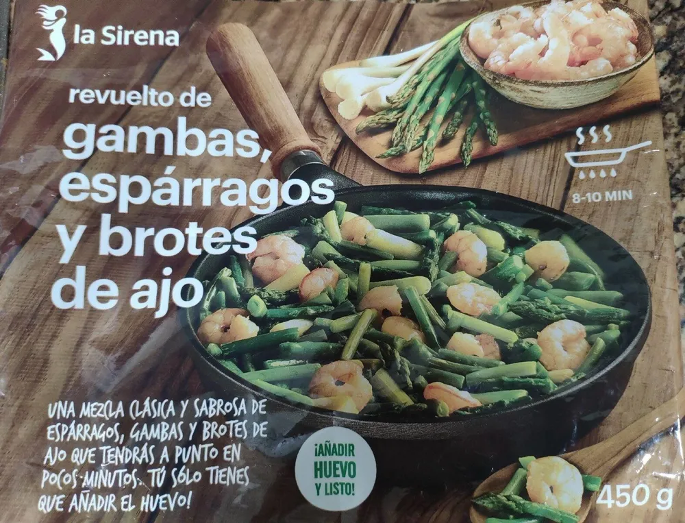Revuelto de gambas, espárragos y brotes de ajo
