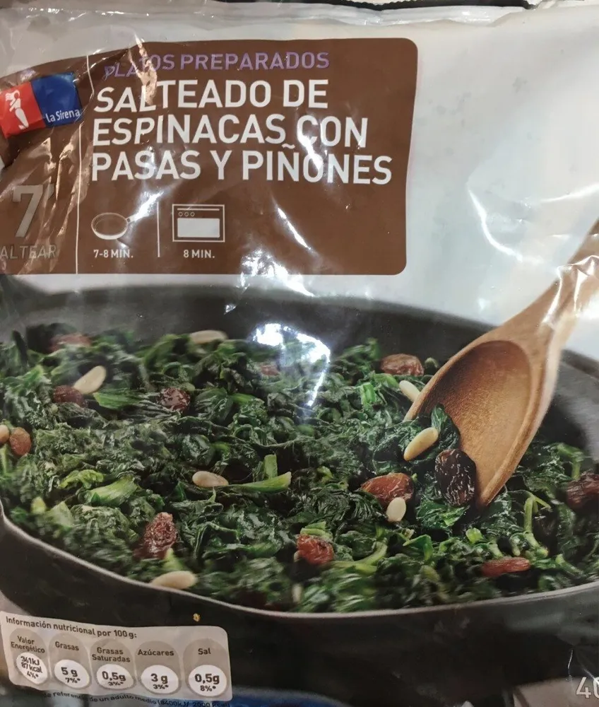 Salteado de espinacas con pasas y piñones