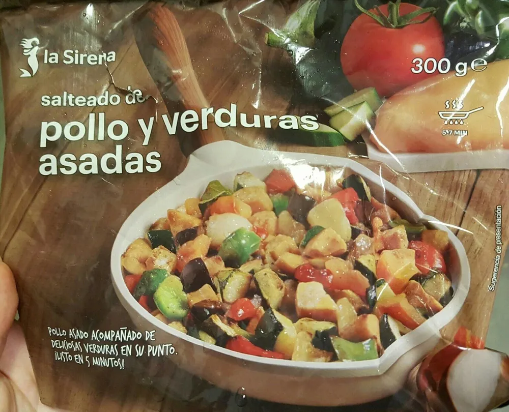 Salteado de pollo y verduras asadas