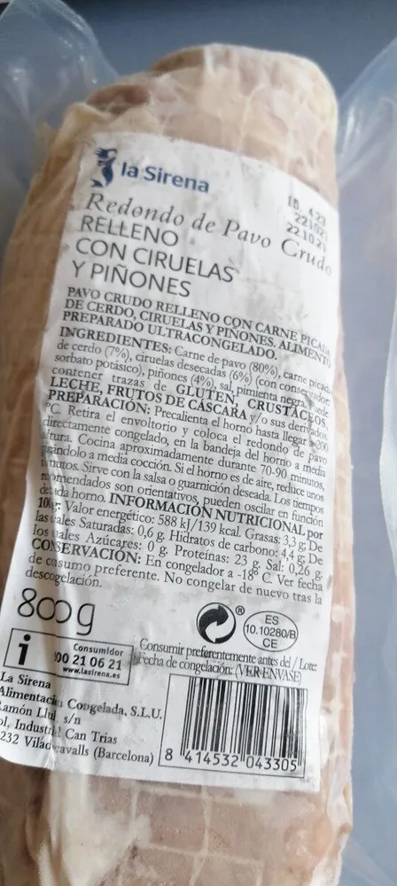Redondo de pavo crudo relleno de ciruelas y piñones