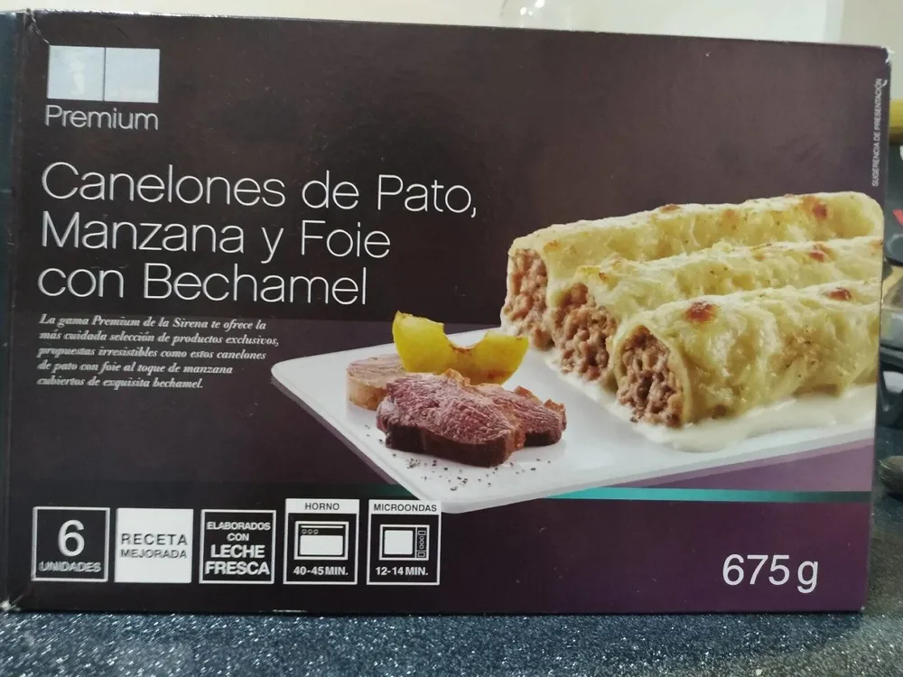 Canelones de pato,manzana y foie con bechamel