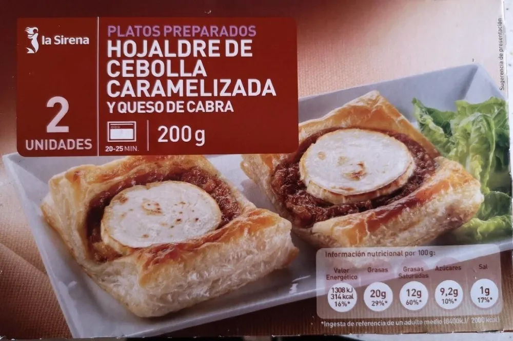 Hojaldre de cebolla caramelizada y queso de cabra