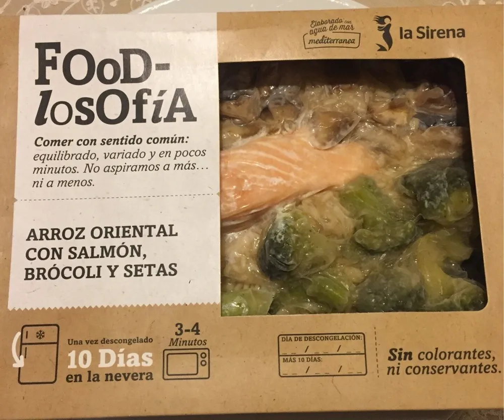 Arroz oriental con salmón, brócoli y setas