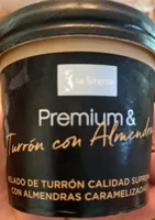 Helado de turrón con almendras