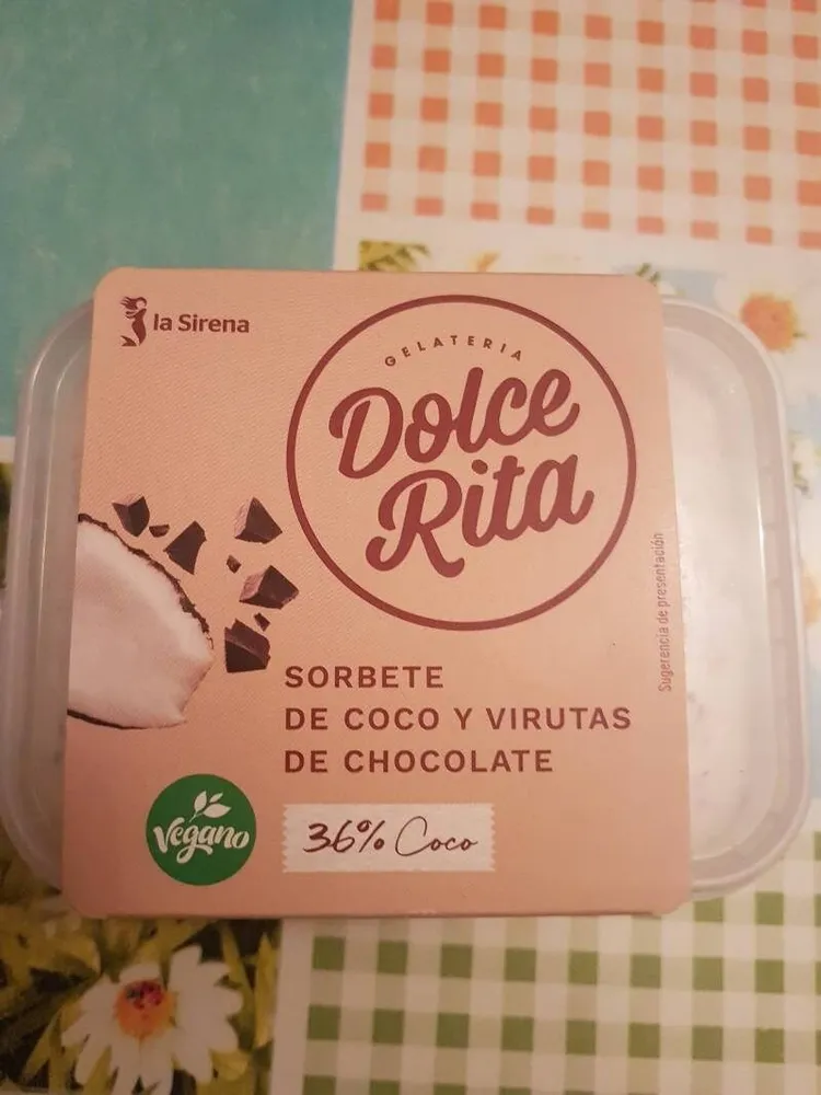 Sorbete de coco y virutas de chocolate