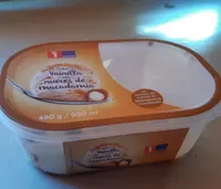 Helado sabor a vainilla con nueces de macadamia