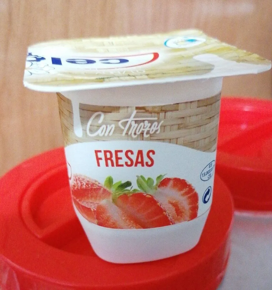 Yogur de fresa con trozos