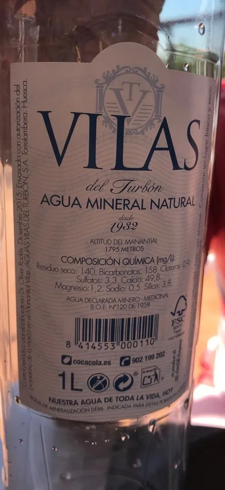 Agua mineral natural