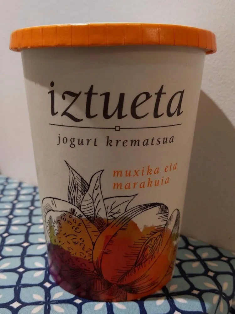 Yogur cremoso de melocotón y maracuyá