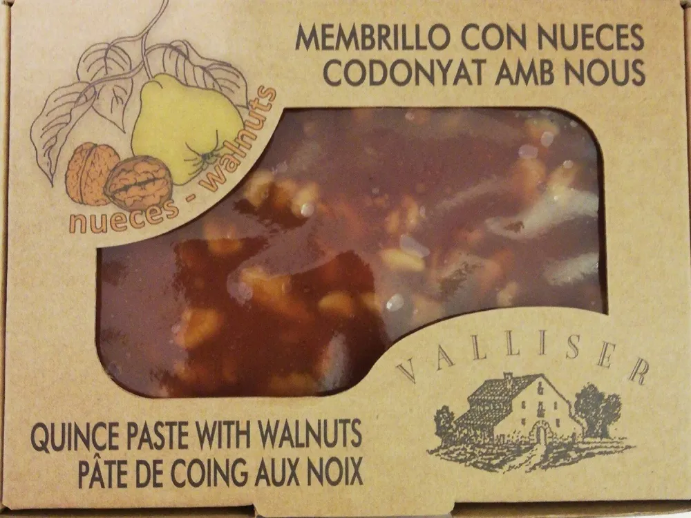 Membrillo con nueces