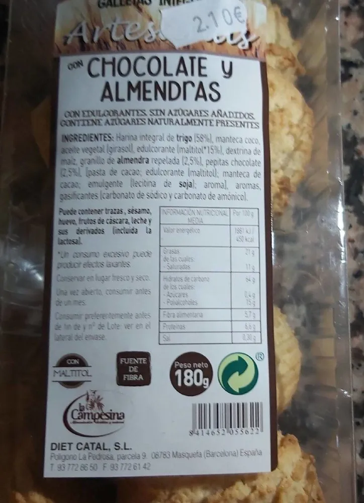Artesanas con chocolate y almendras
