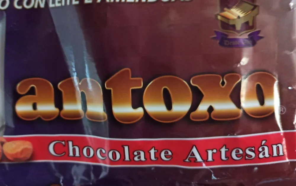 Chocolate Antoxo con almendras