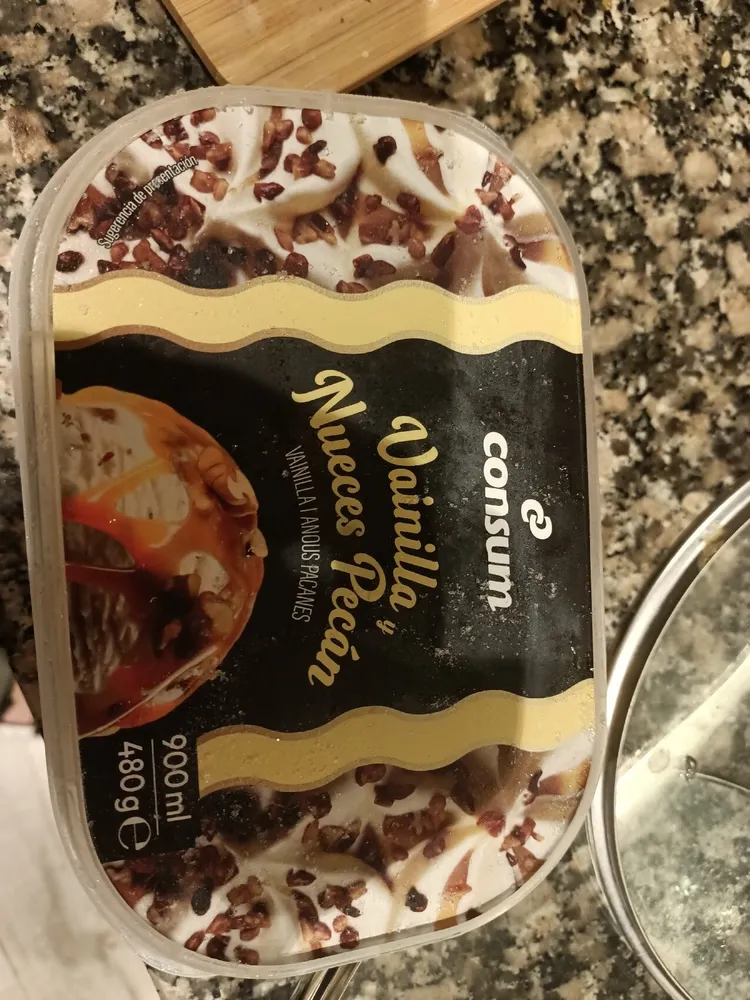 Helado de vainilla y nueces de macadamia