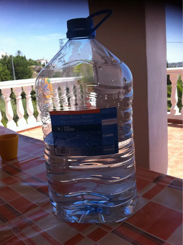 Chóvar agua mineral natural