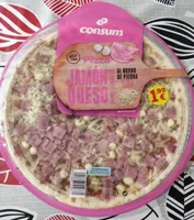 Pizza fresca jamón y queso al horno de piedra