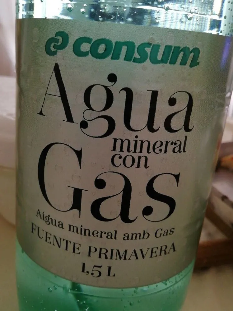 Agua mineral con gas