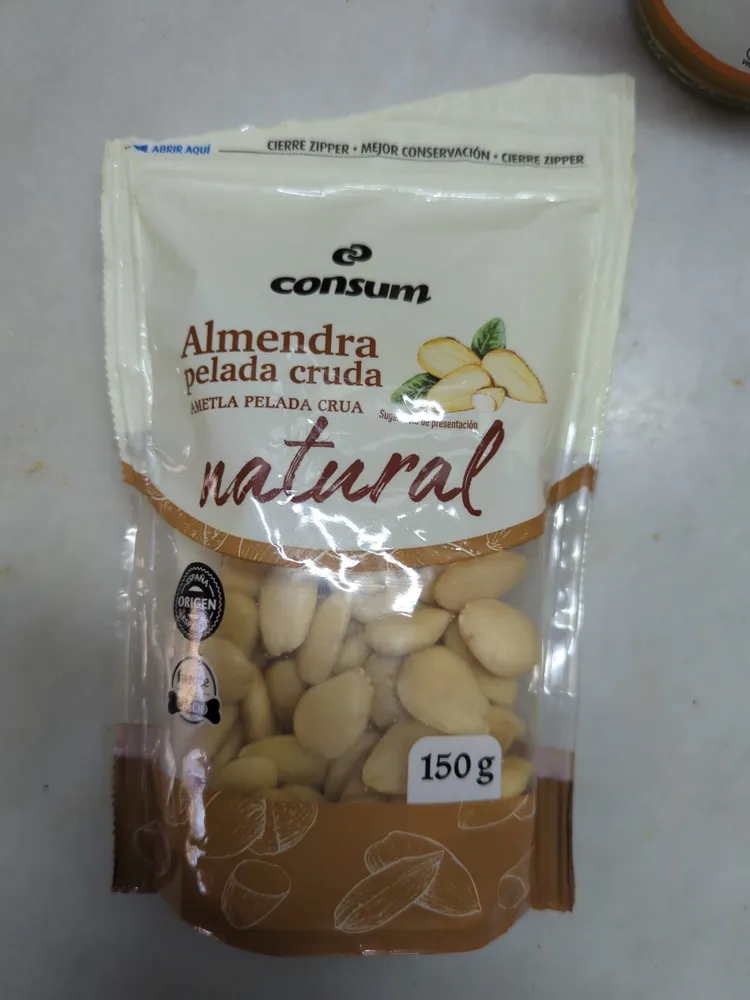 Almendra pelada cruda