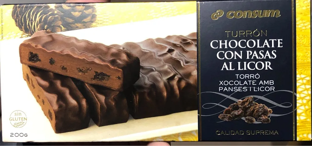 Turrón praliné con licor y pasas
