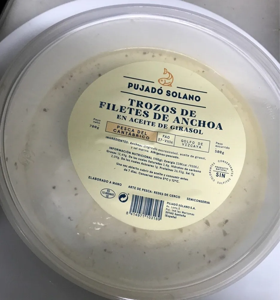 Trozos de filetes de anchoa en aceite de girasol